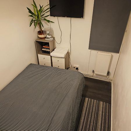 Charming Room Near Central London Kültér fotó